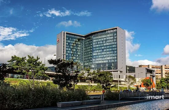 Vista panor&aacute;mica del edificio Hilton en construcci&oacute;n